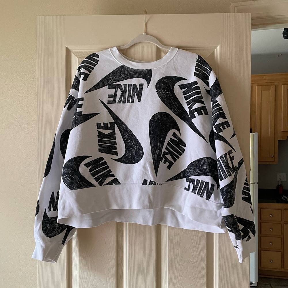 Nike Icon Clash All Over Logo White Black Fleece Crop Crewneck Sweatshirt